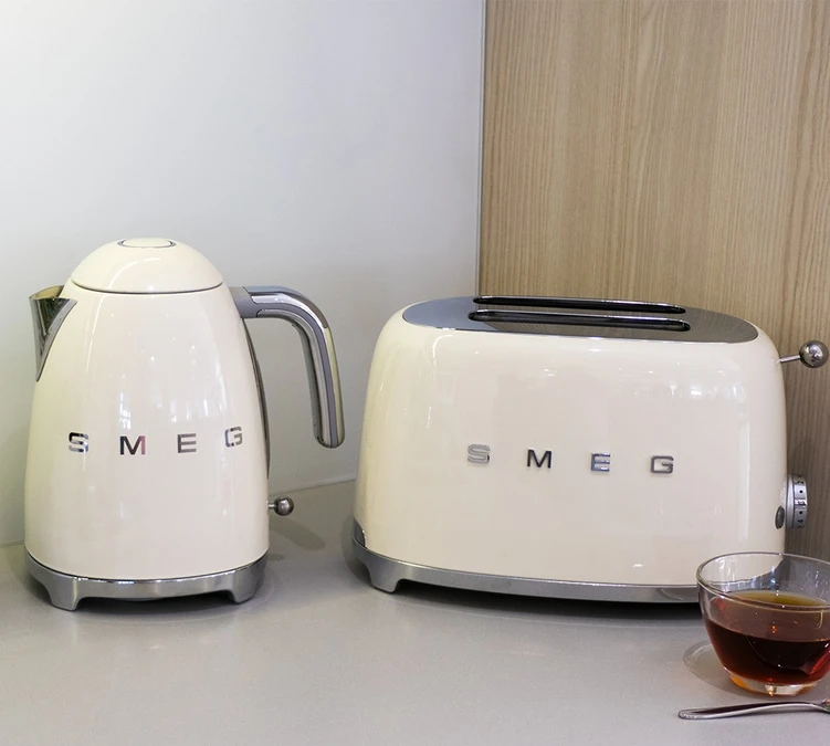 Set Petit-Déjeuner (Toaster - Cafetière Filtre - Presse Agrumes - Bouilloire) Crème - SMEG – Image 6