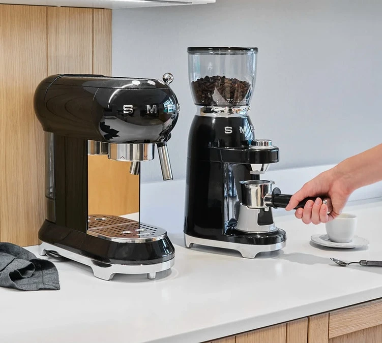 Moulin à Café SMEG Noir CGF01BLEU Années 50 – Image 4