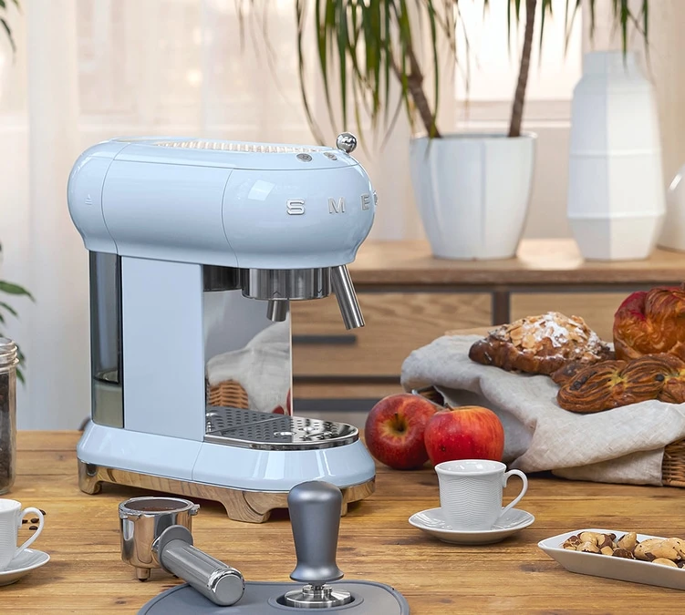 Set Petit-Déjeuner Machine Expresso ECF01PBEU Et Moulin à Café CGF01PBEU Bleu Azur - SMEG – Image 3