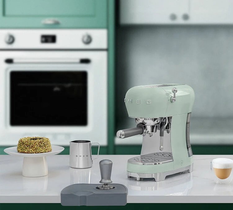 Set Petit-Déjeuner Machine Expresso ECF01PGEU Et Moulin à Café CGF01PGEU Vert D'eau - SMEG – Image 2